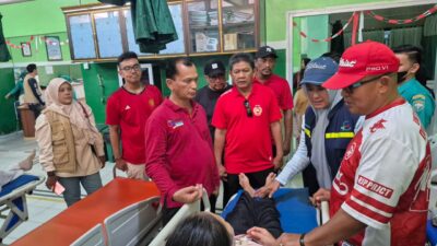 Plt Sekda Lhokseumawe Jenguk Peserta Jalan Santai yang Dirawat di RS Kesrem