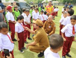 Wali Kota Lhokseumawe Salurkan Bantuan Sepatu dan Seragam Sekolah bagi Anak-anak Korban Bencana di Lhokseumawe
