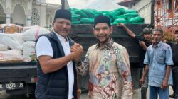 Senator Azhari Cage Serahkan Bantuan Kemensos RI ke Korban Banjir di Bireuen