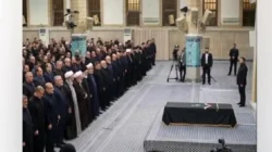 Ribuan Warga Iran Antar Pemakaman Ayatollah Khamenei, Seruan Balas Dendam Menggema di Teheran