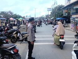 Ramai Pemburu Takjil, Polsek Syamtalira Bayu Turun Atur Arus Lalu Lintas