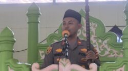 Melalui Mimbar Jumat, Kapolsek Syamtalira Bayu Sampaikan Imbauan Kamtibmas dan Santuni Anak Yatim