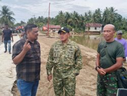Warga Pesisir Seunuddon Dilanda Air Rob, Dandim 0103/Aceh Utara Bergerak Cepat Salurkan Bantuan