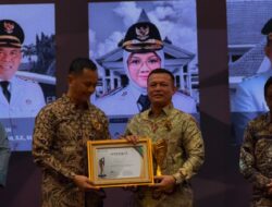 Ayah Wa Dinobatkan sebagai Bupati Terbaik Kategori Komunikasi dan Informasi Publik